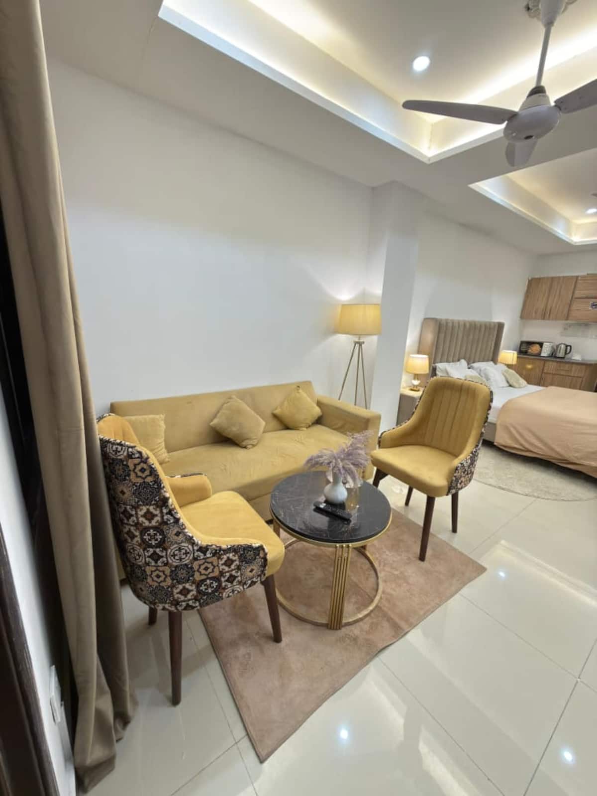 Modern Studio at 14 East Mall photo 2