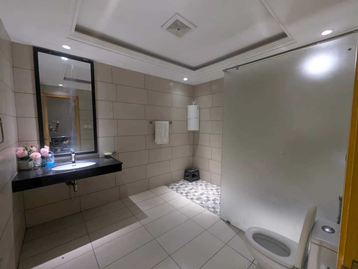 Luxury 2-Bedroom Apartment | Bahria Town Phase-1 photo 4