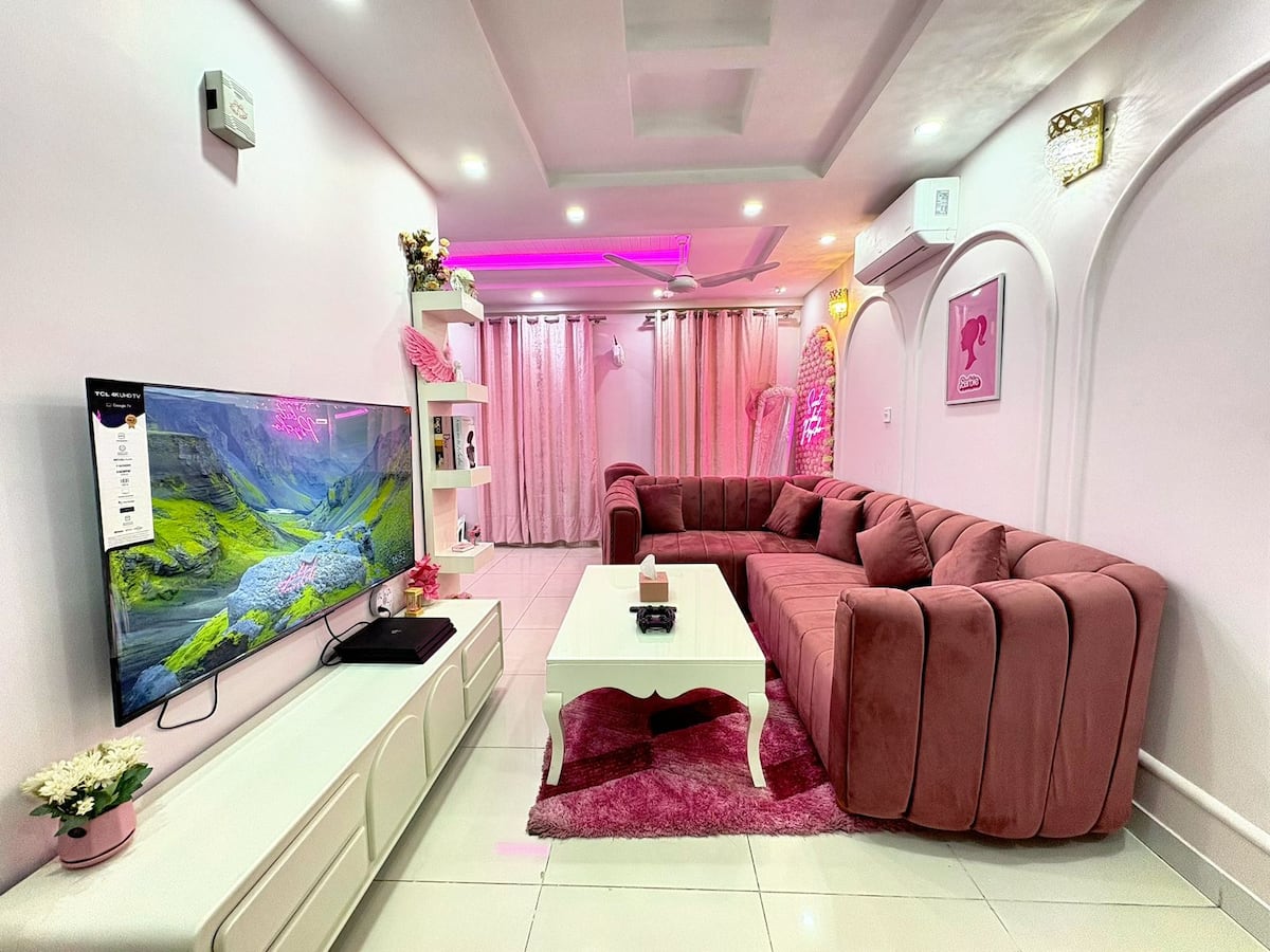 Barbie Themed Luxury Apartment Near Eiffel Tower photo 5
