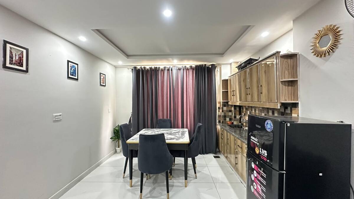 Quiet & Secure 1-Bedroom | Nishtar Block photo 3