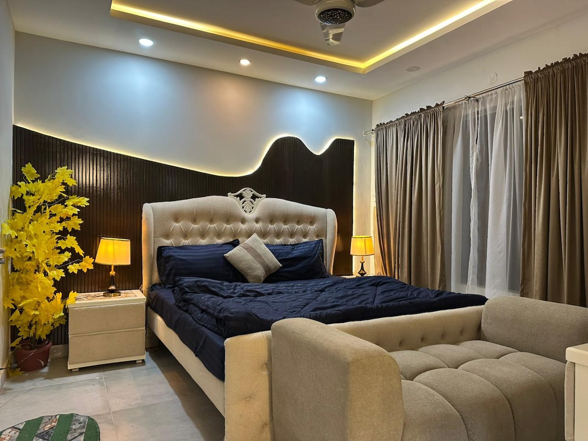Executive 1BR in Bahria Phase 7 · Prime Location photo 4