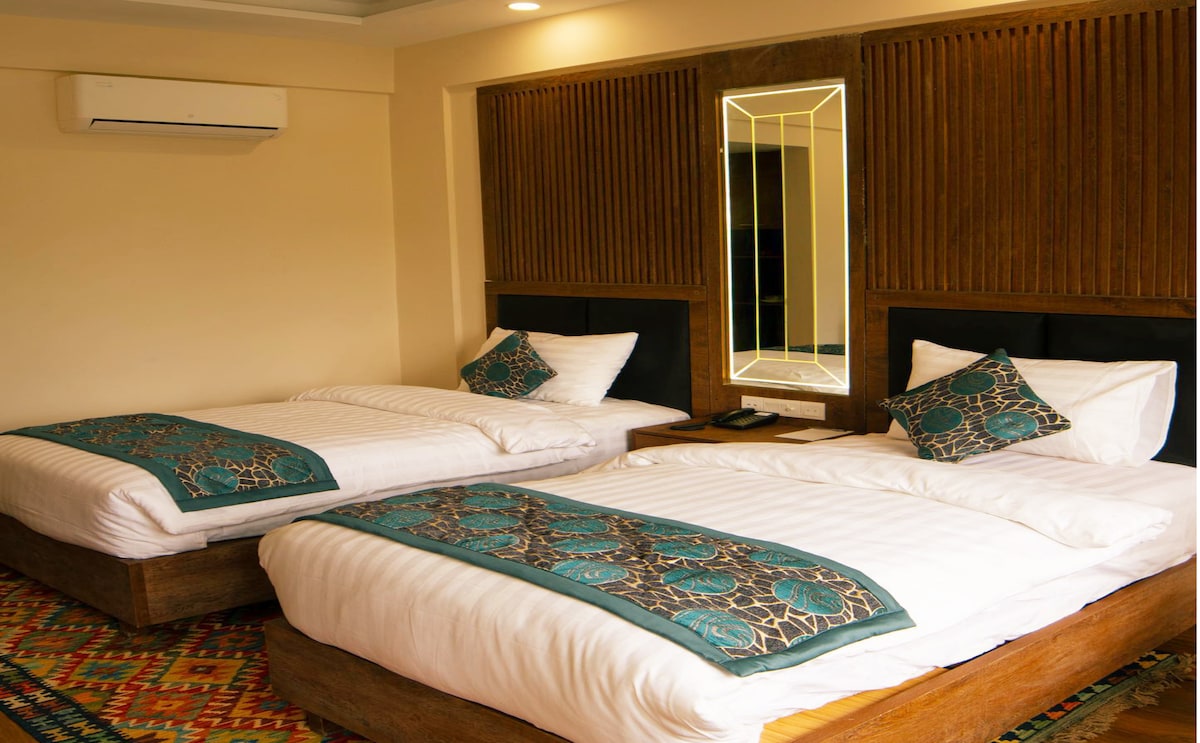 Deluxe Room · Stunning Hunza Valley Views photo 2