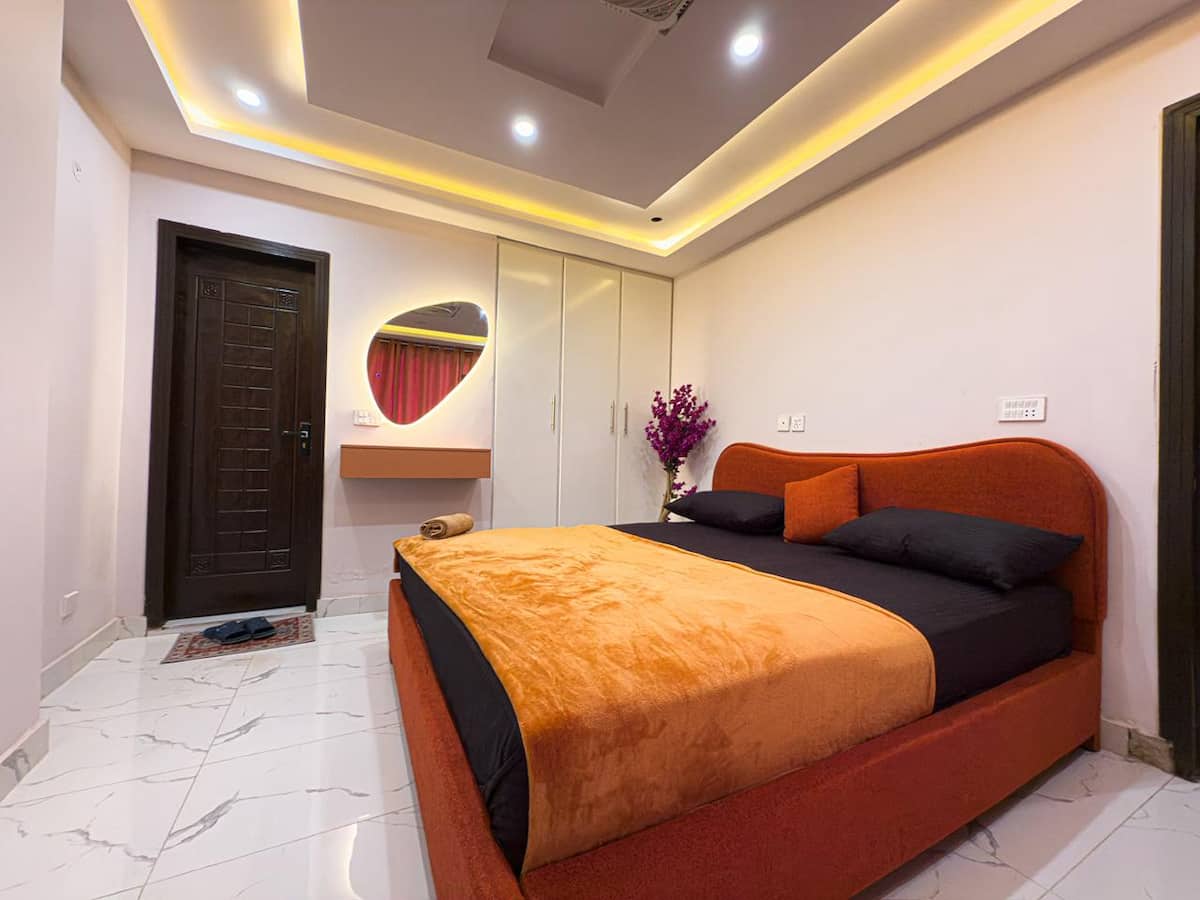 Friends Suit 1BHK | Modern Themed Apartment photo 2