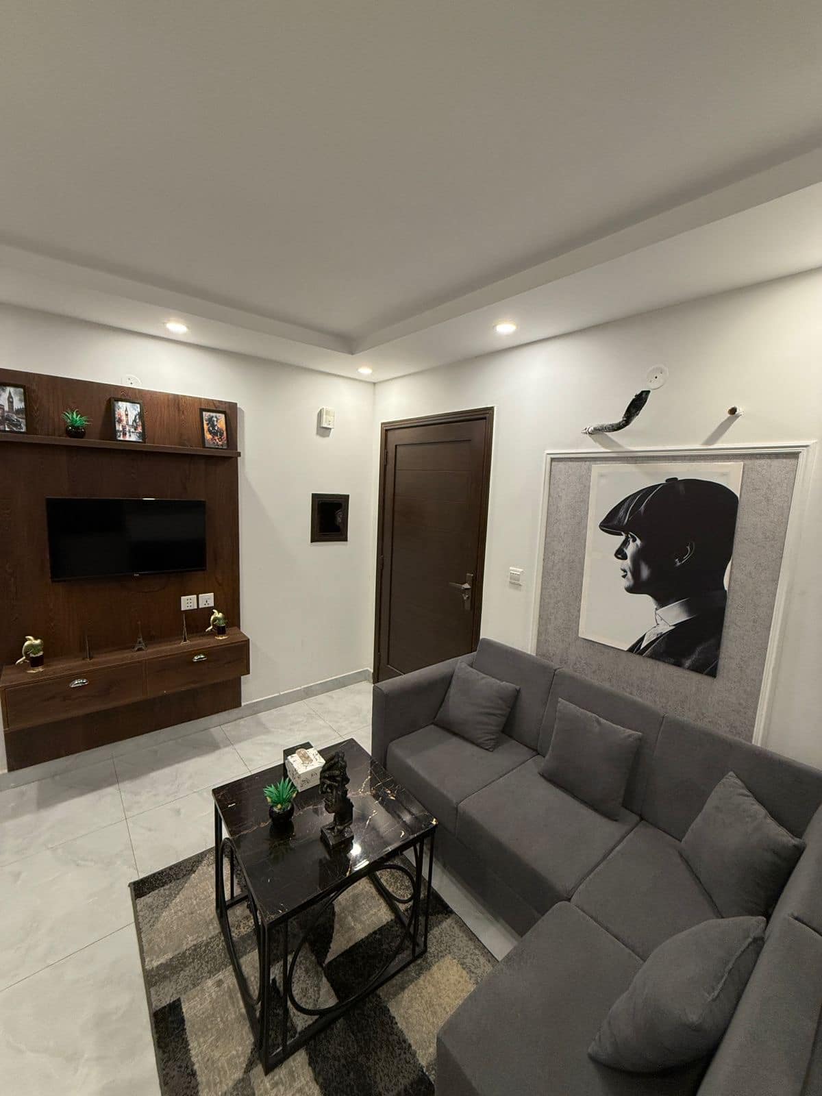 Modern 1BHK | Near Wrapsy Café photo 2