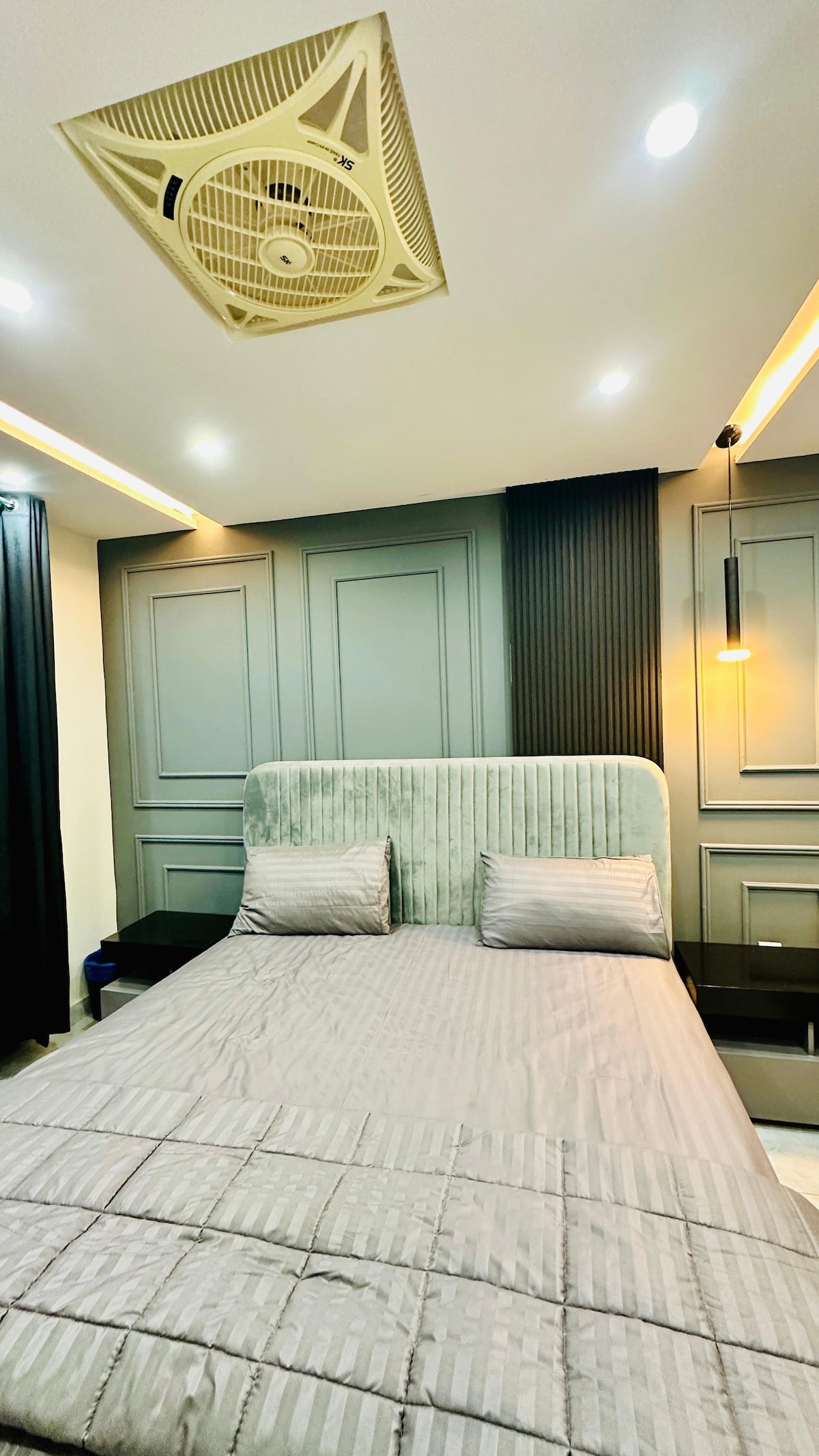 Comfortable 1BR | Best Location in Bahria Lahore photo 2