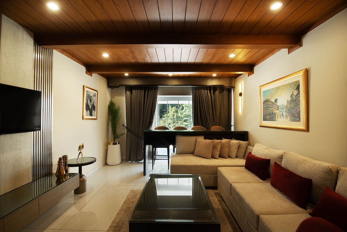 Signature Suite · Living Room · Ayubia Pines photo 2