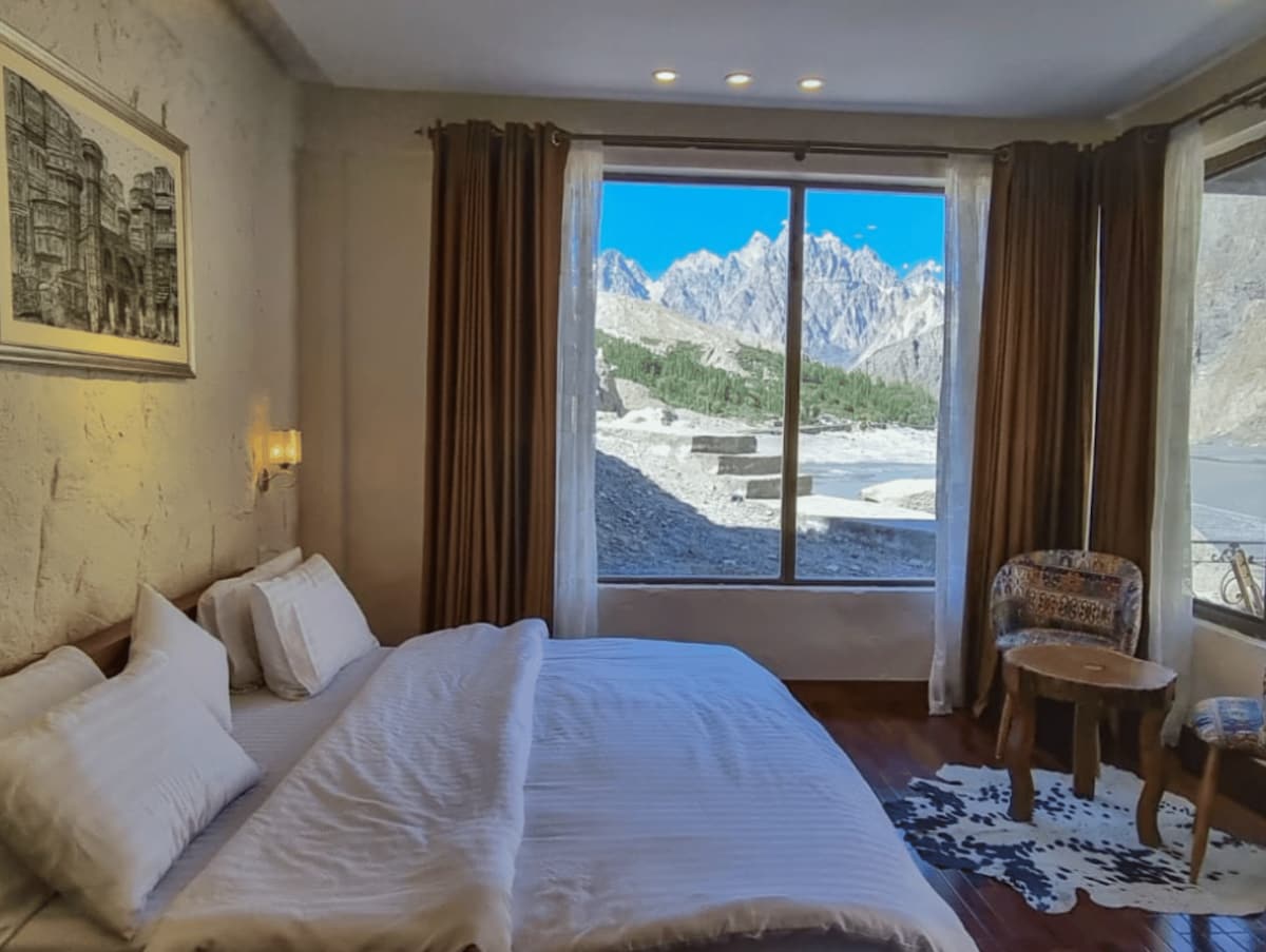 Luxury Room | Scenic River & Mountain Vista
