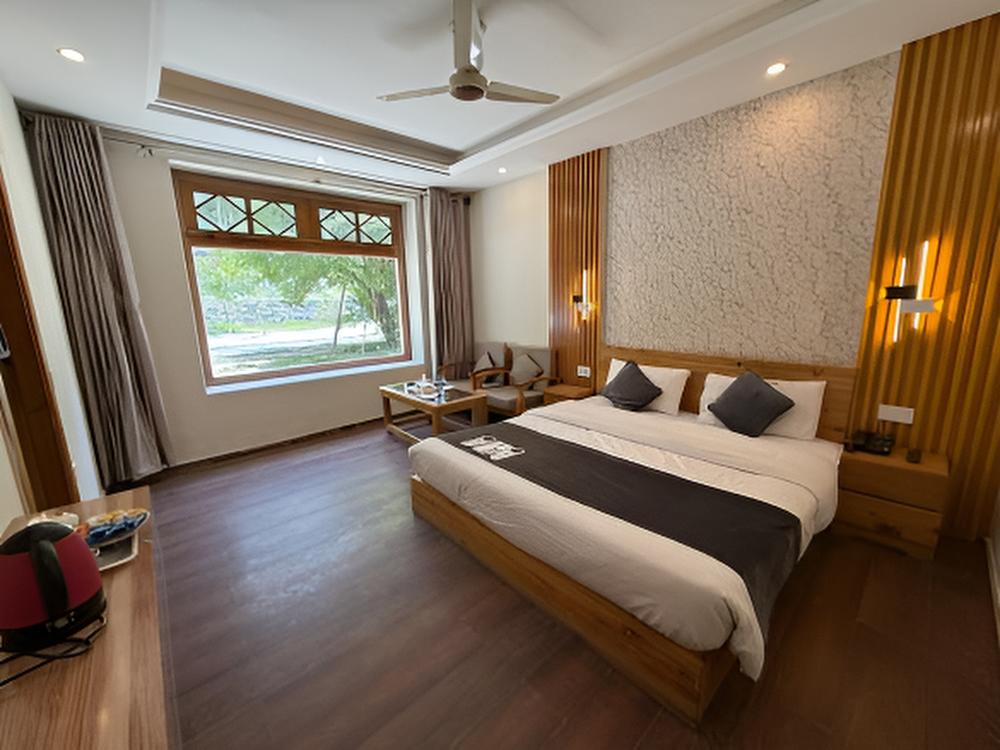 Deluxe King Room in Skardu · Garden Window photo 3