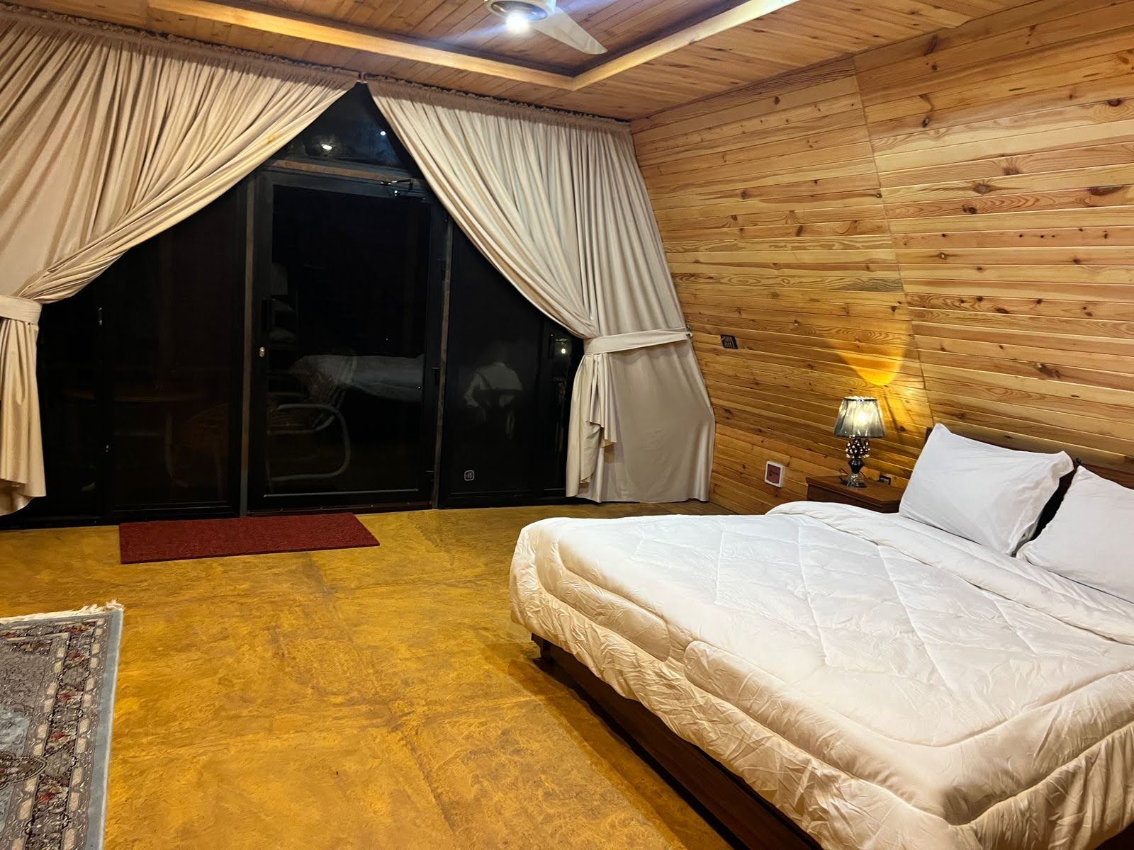 The Glass Gable | Modern Glamping & Scenic Deck (Diamond Hut) photo 4