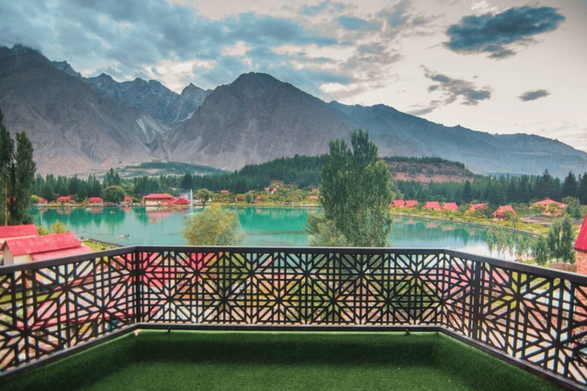 Skardu Luxury Penthouse · Jacuzzi & Views photo 2